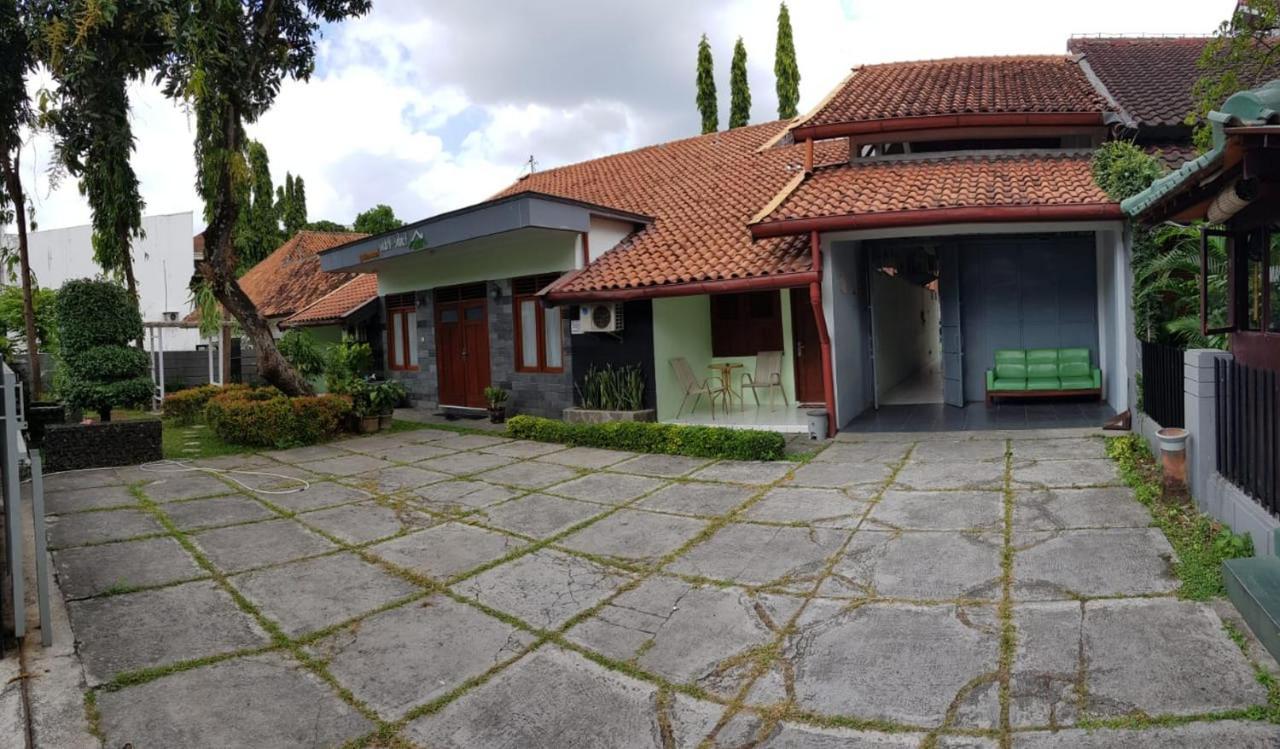 Embe Pitoe Syariah Gejayan RedPartner Hotel Pakualaman Luaran gambar